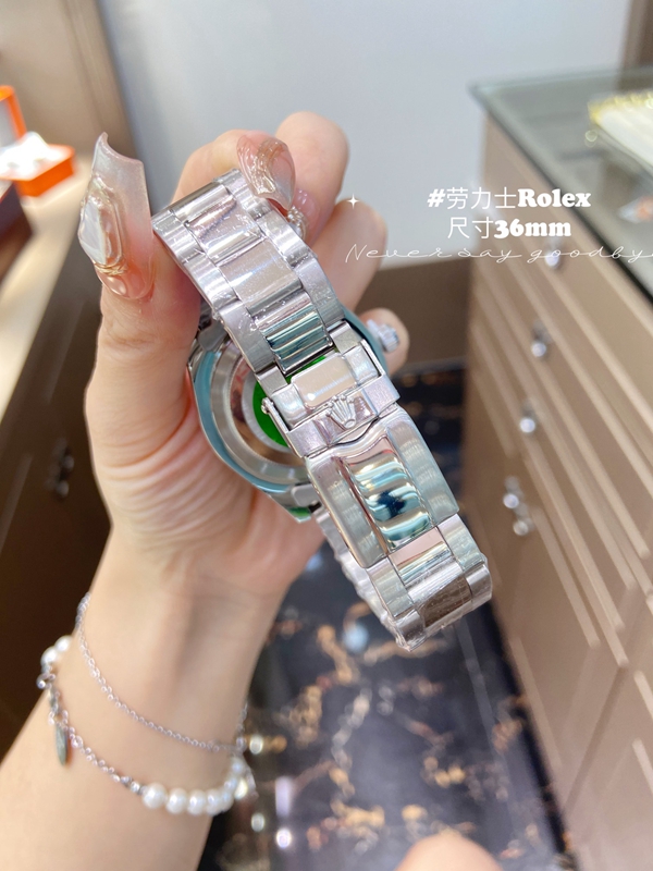 ブランド時計背面デザイン